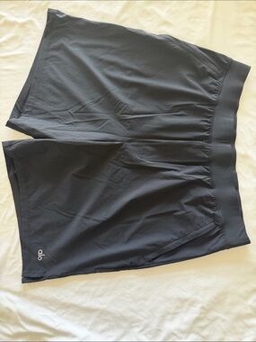 ALO Yoga Men's Athletic Shorts in Black XL